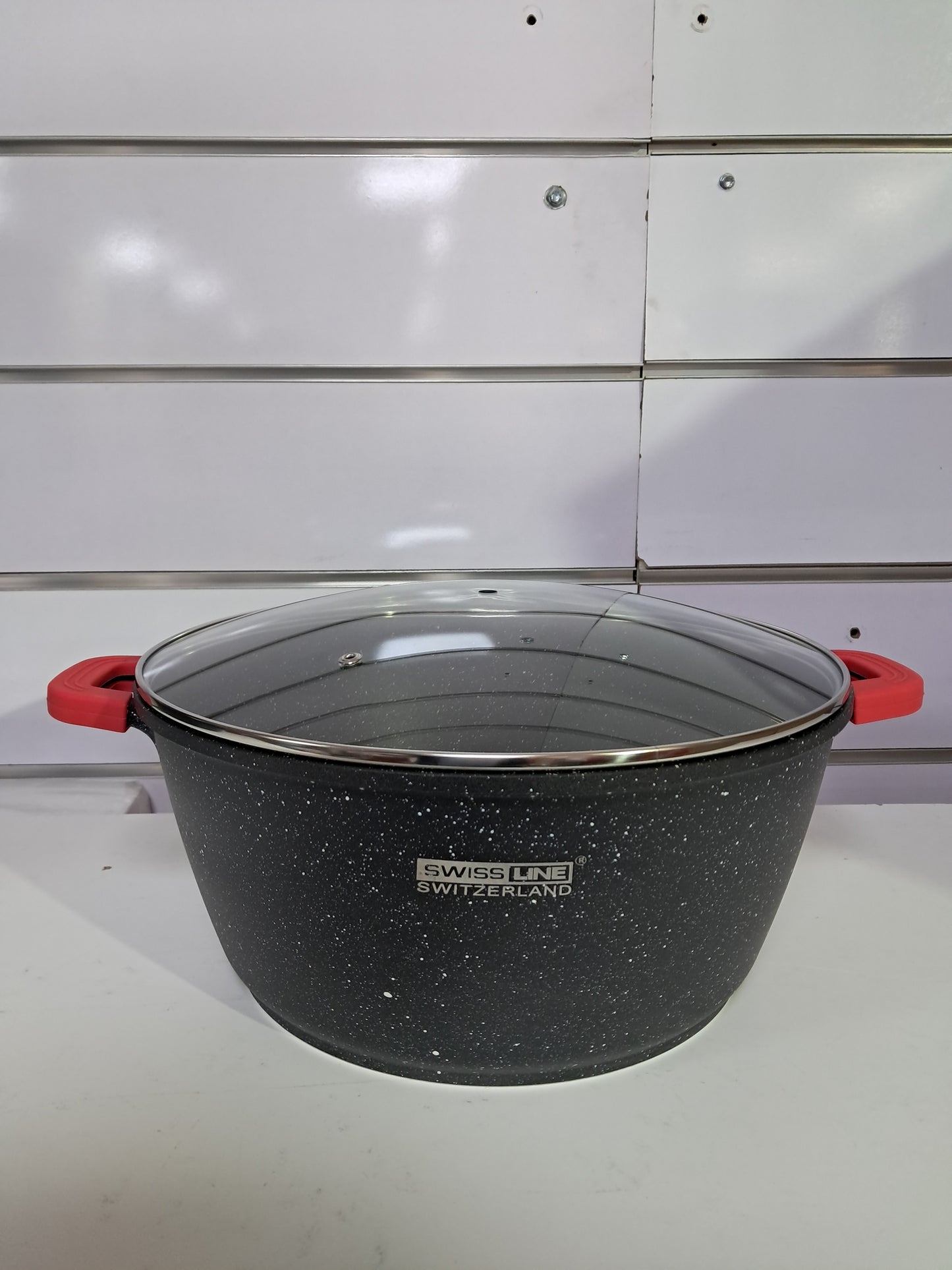 “Swissline Set de 4 Cacerolas Grandes Negras con Tapa de Cristal”