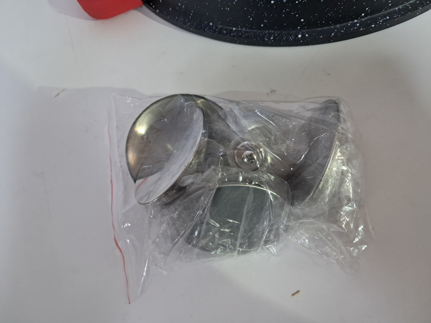 “Swissline Set de 4 Cacerolas Grandes Negras con Tapa de Cristal”