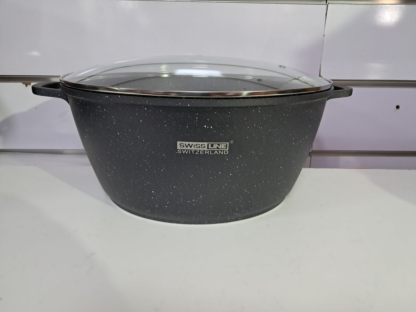 “Swissline Set de 4 Cacerolas Grandes Negras con Tapa de Cristal”