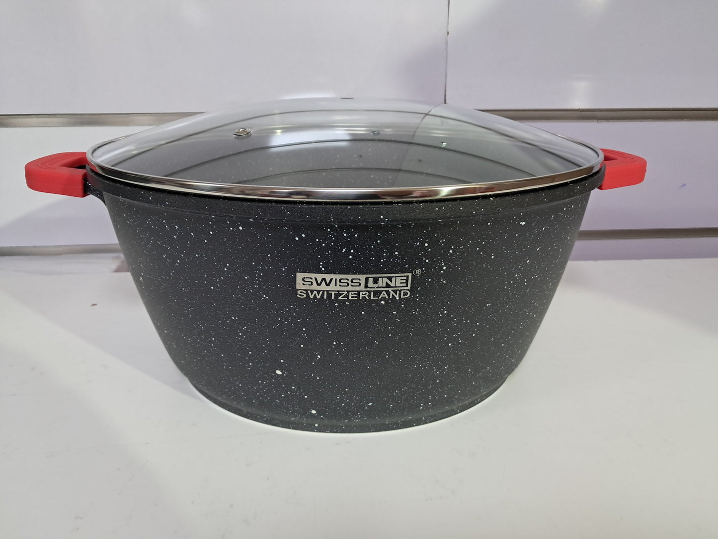 “Swissline Set de 4 Cacerolas Grandes Negras con Tapa de Cristal”
